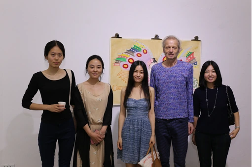 Met performer Yanzi, Huahua, Qianxi en Tao.